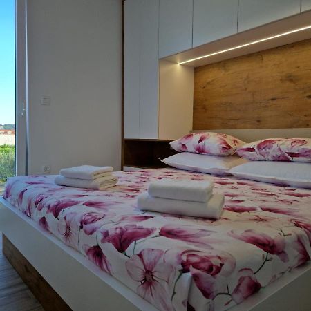 Apartman Marcelina 1 With Private Pool Trogir Ngoại thất bức ảnh