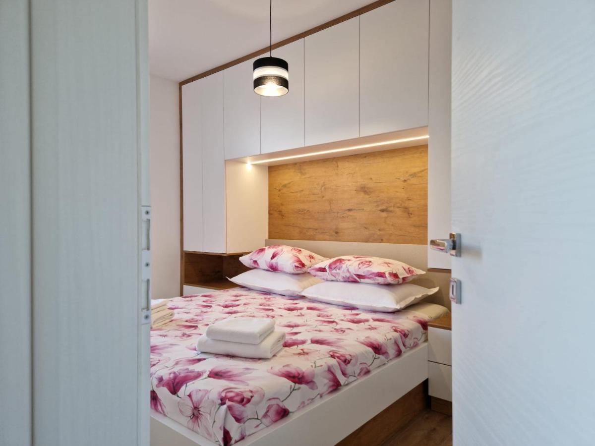 Apartman Marcelina 1 With Private Pool Trogir Ngoại thất bức ảnh