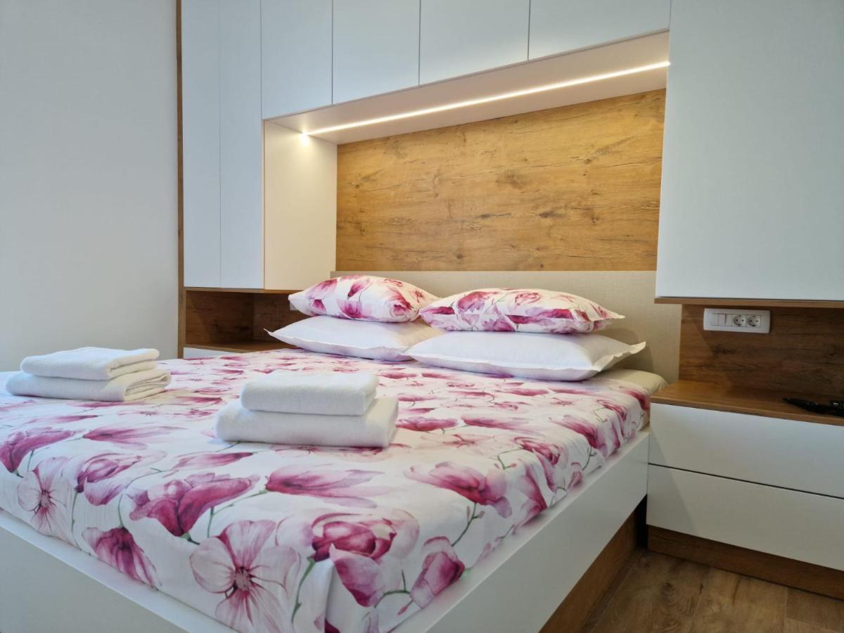 Apartman Marcelina 1 With Private Pool Trogir Ngoại thất bức ảnh